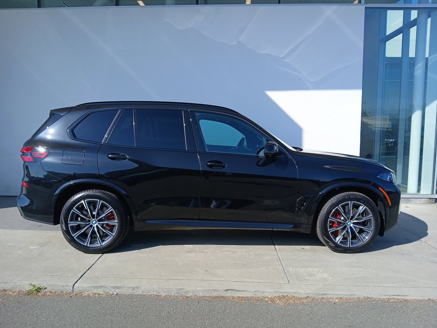 New 2026 BMW X5 xDrive50e w/ M Sport Package image 3