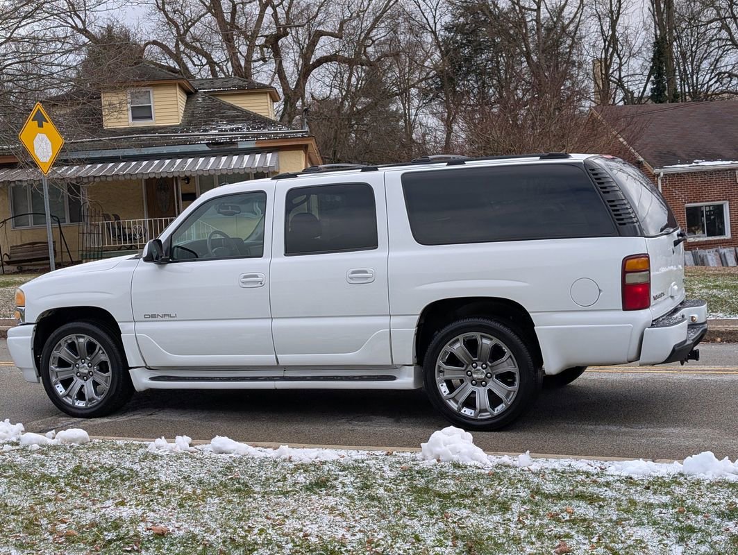 Used 2003 GMC Yukon XL Denali image 9