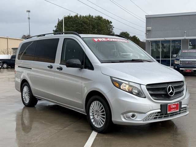 Used 2017 Mercedes-Benz Metris Passenger image 3