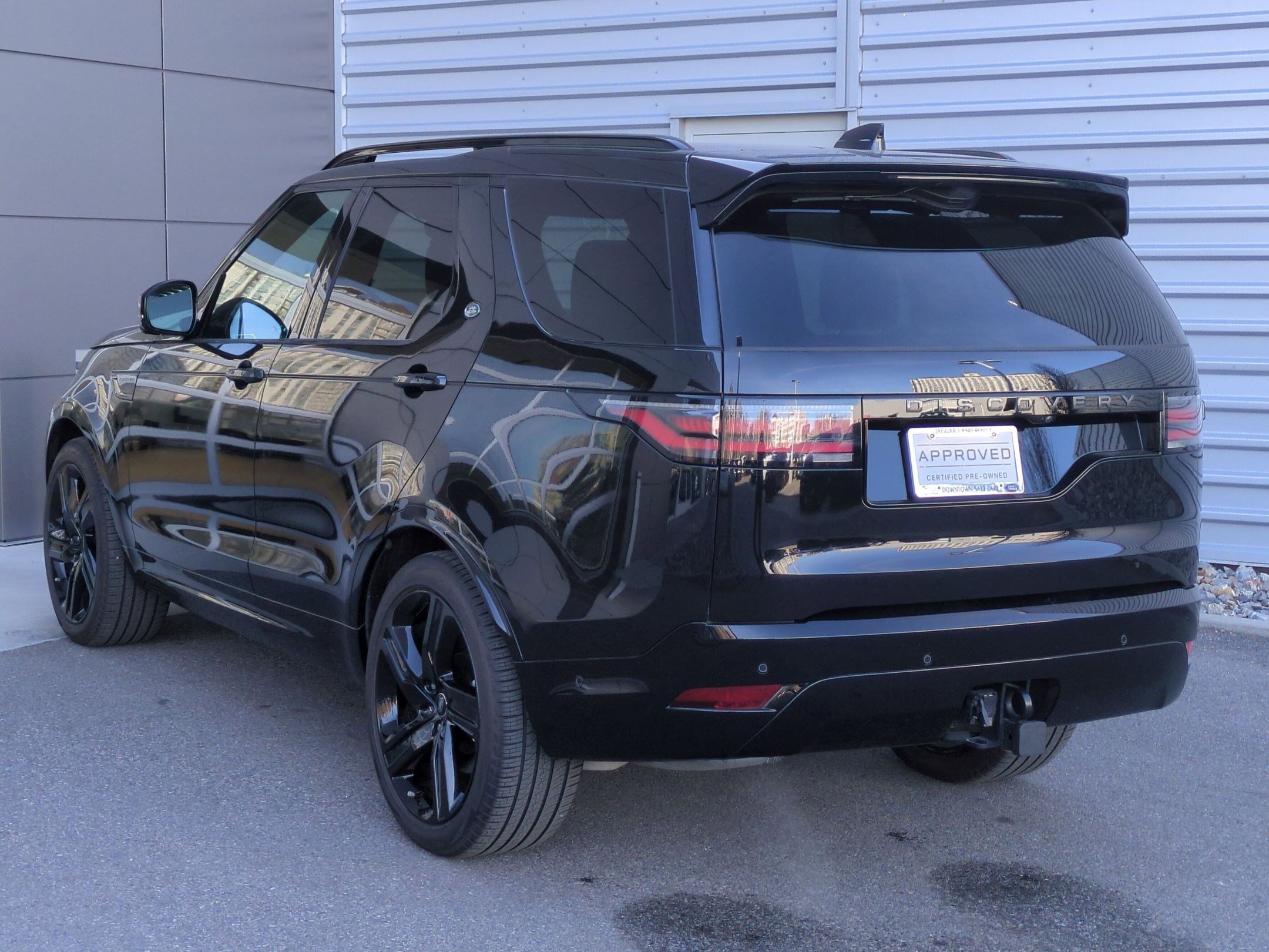 Used 2025 Land Rover Discovery Dynamic SE image 10