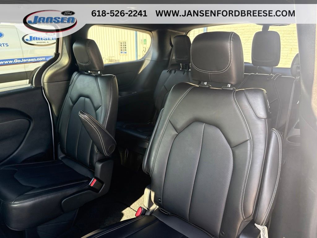 Used 2025 Chrysler Pacifica Select FWD image 15