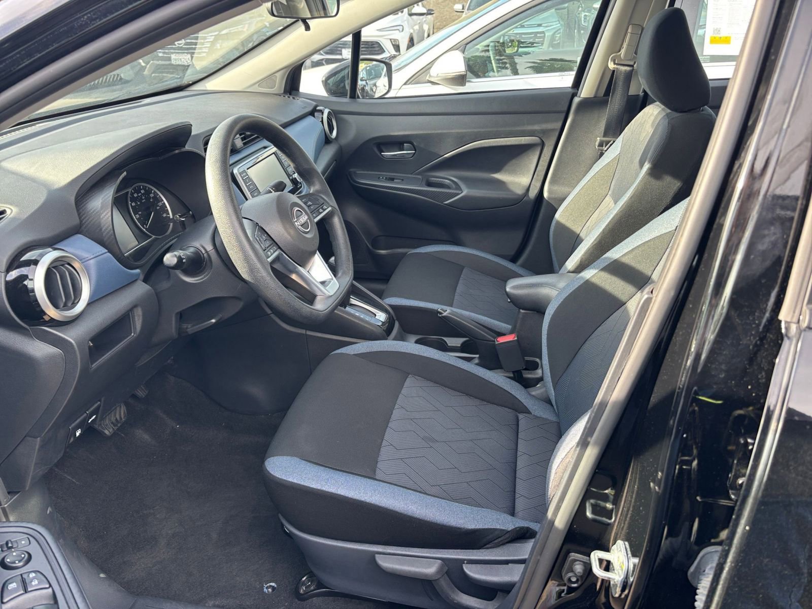 Used 2025 Nissan Versa SV image 28