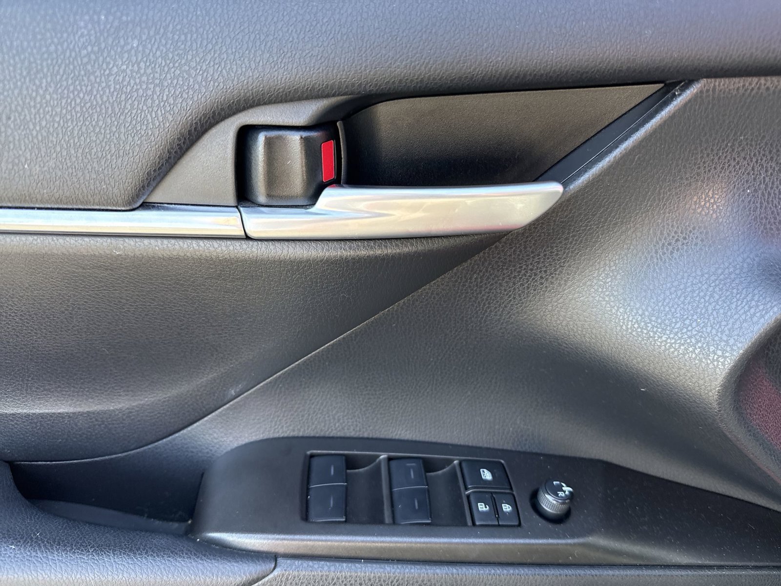 Used 2024 Toyota Camry SE FWD image 14