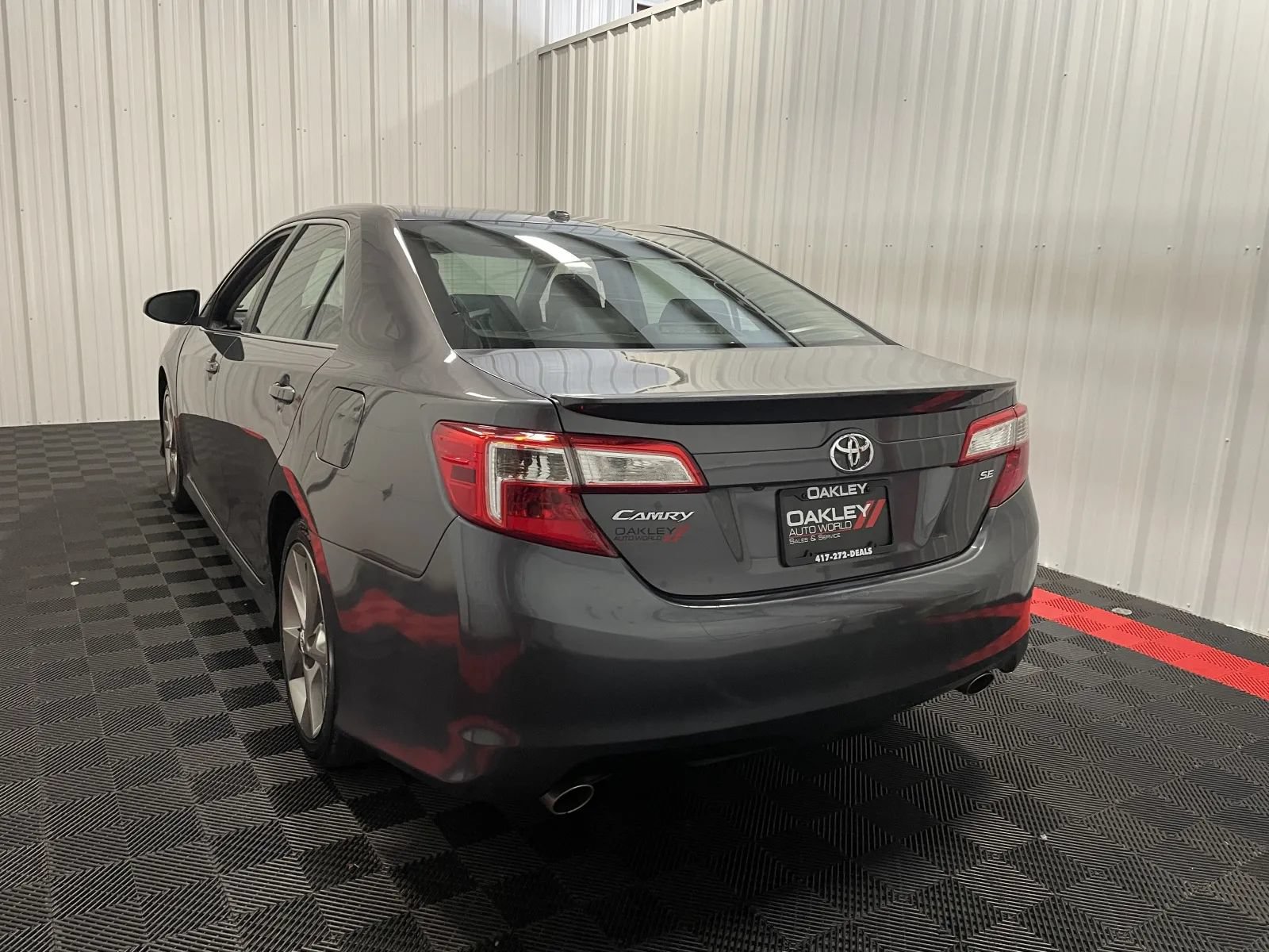 Used 2013 Toyota Camry SE w/ Leather Pkg FWD image 13