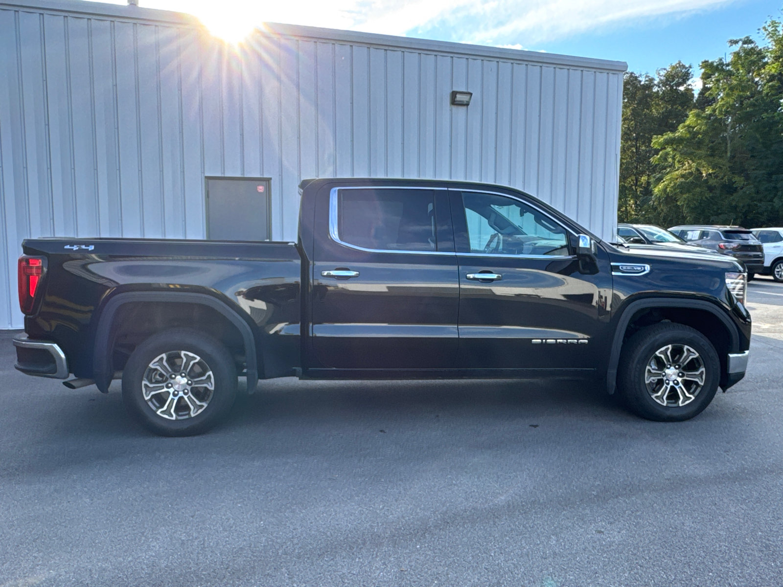 Used 2025 GMC Sierra 1500 SLT AWD/4WD image 4