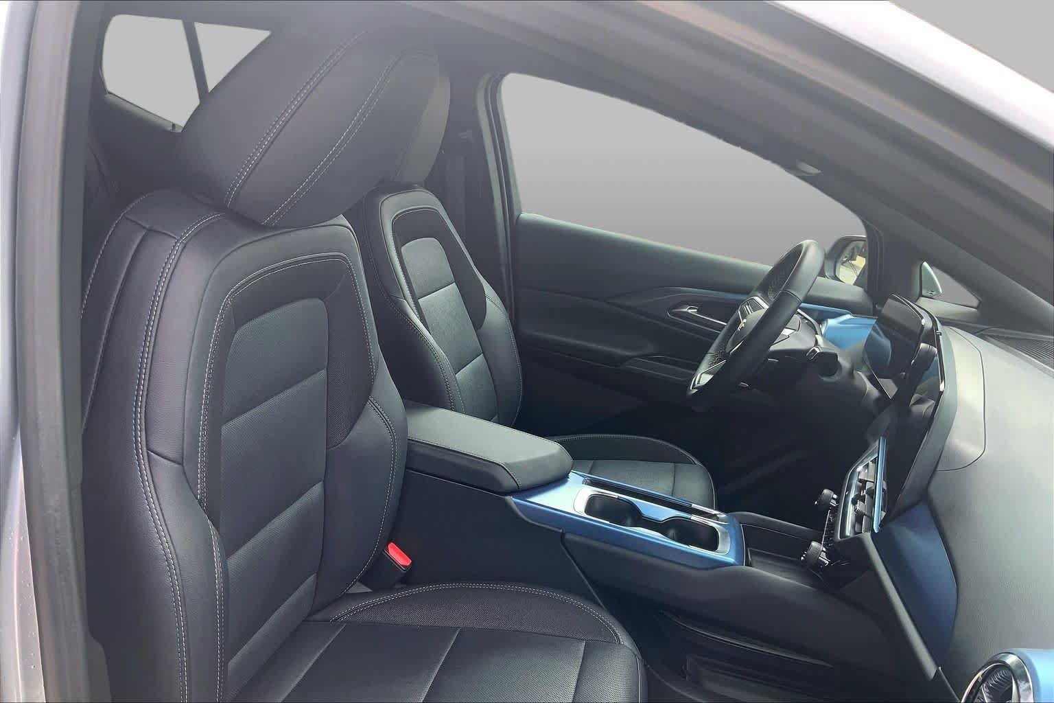 Used 2025 Chevrolet Equinox EV LT FWD image 8