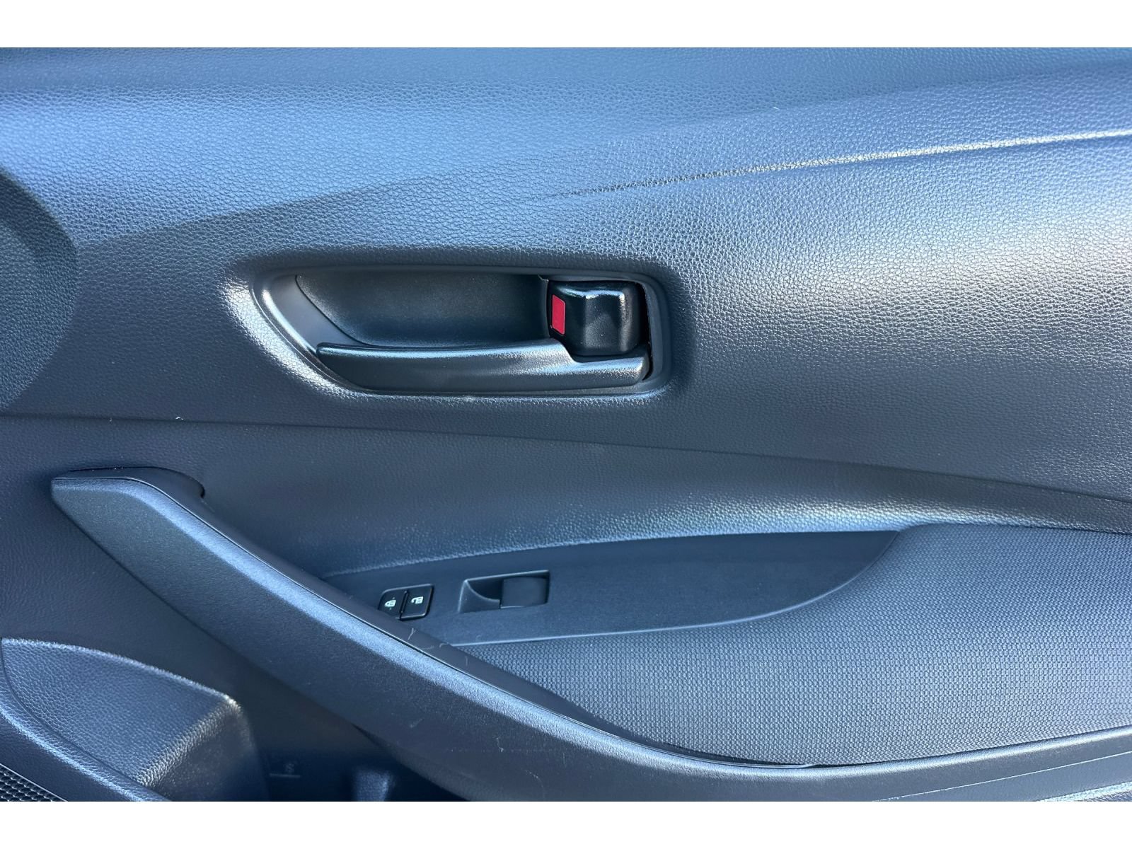 Used 2025 Toyota Corolla LE FWD image 18