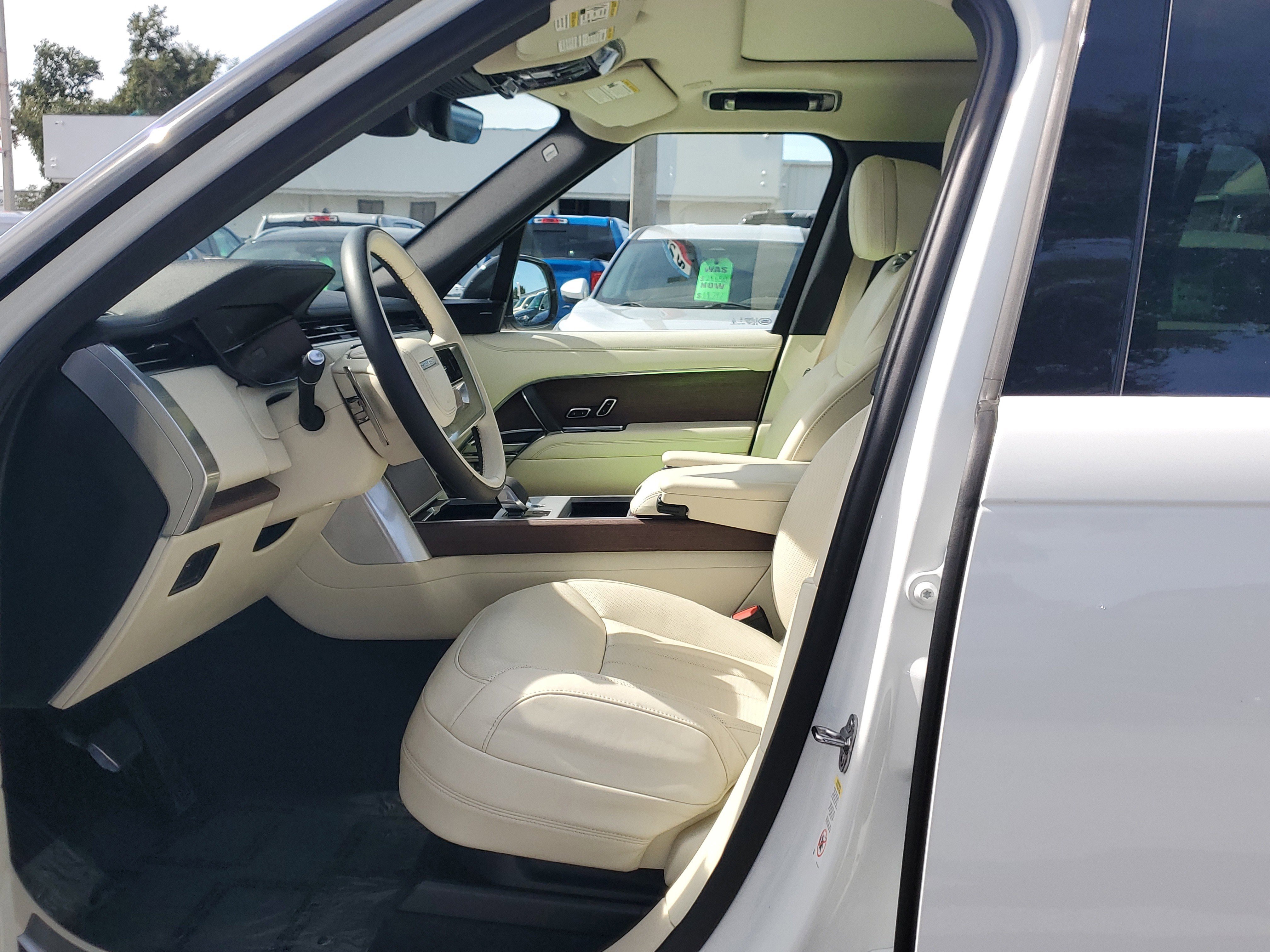 Used 2024 Land Rover Range Rover SE image 19