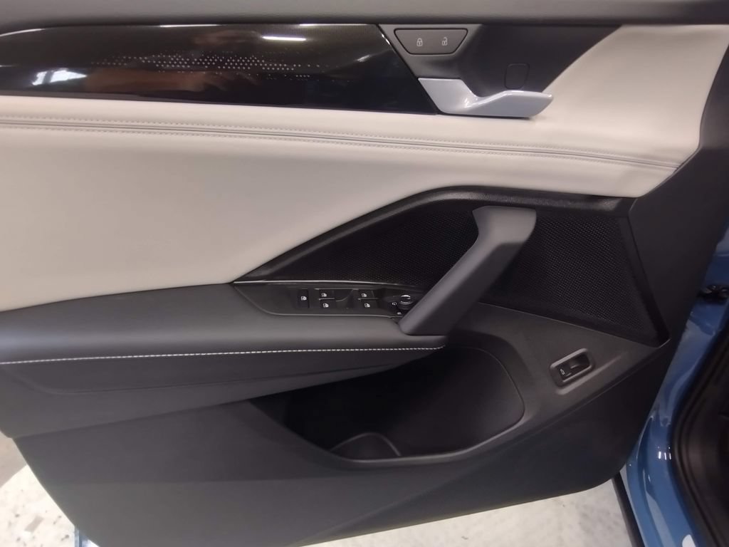 New 2026 Volkswagen Tiguan SE R-Line AWD/4WD image 24