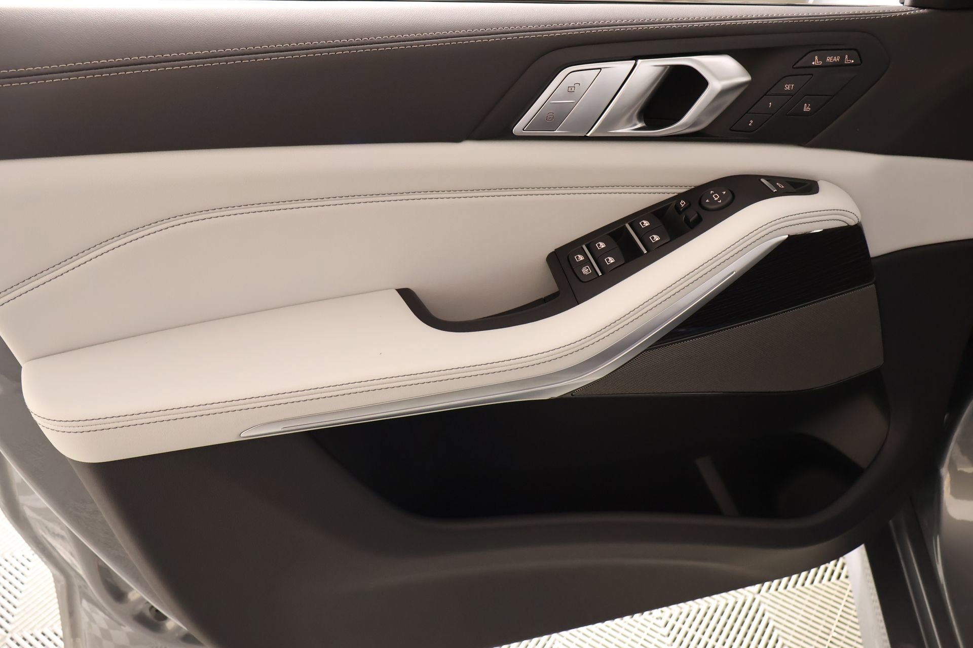 New 2026 BMW X7 xDrive40i w/ M Sport Package image 18