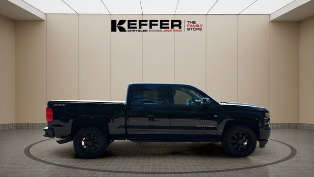 Used 2017 Chevrolet Silverado 1500 LT w/ All Star Edition AWD/4WD image 7