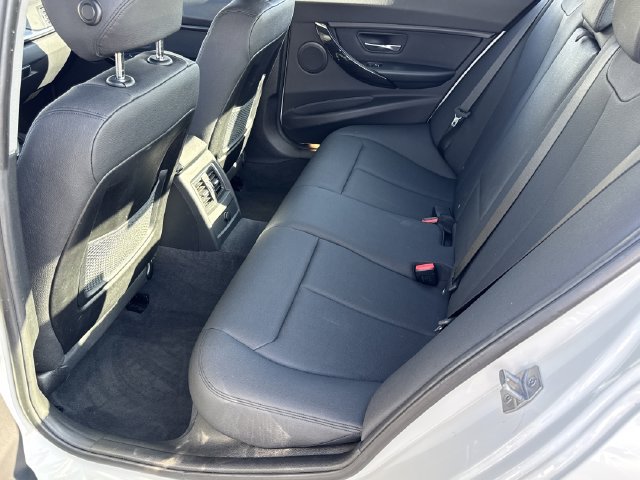 Used 2018 BMW 320i Sedan w/ Convenience Package RWD image 12