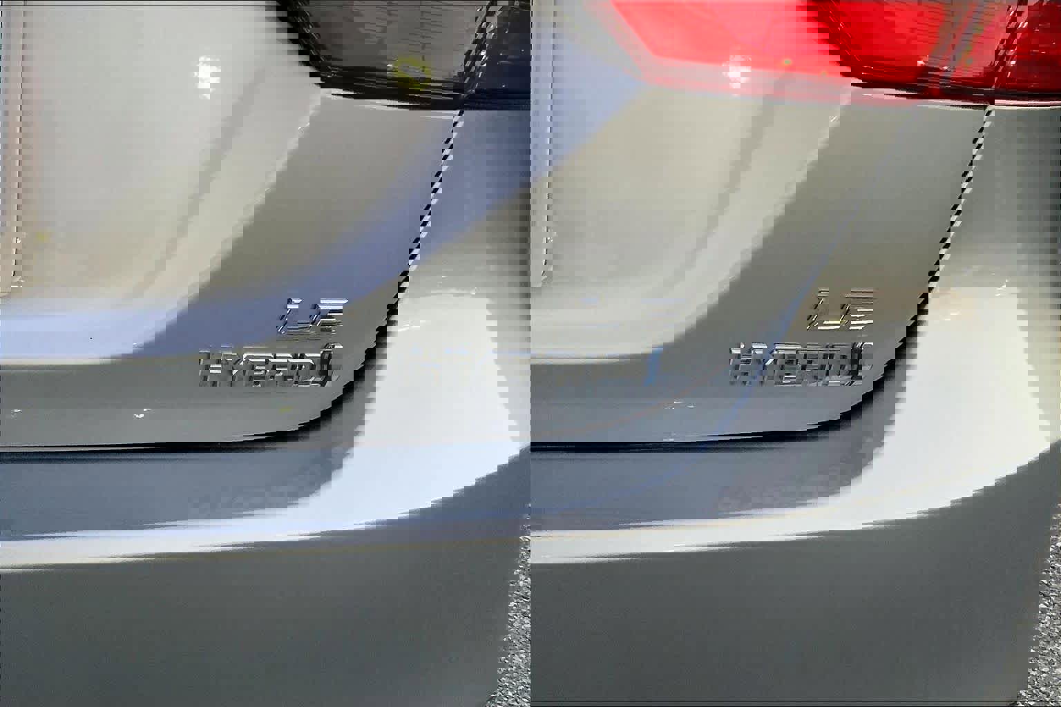 Used 2022 Toyota Camry LE image 10