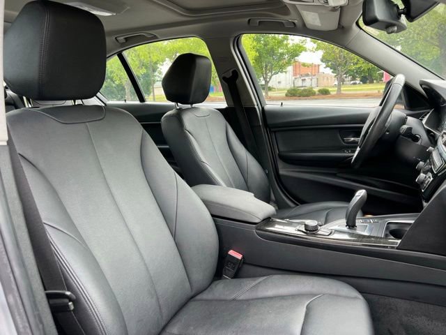 Used 2016 BMW 320i Sedan RWD image 24