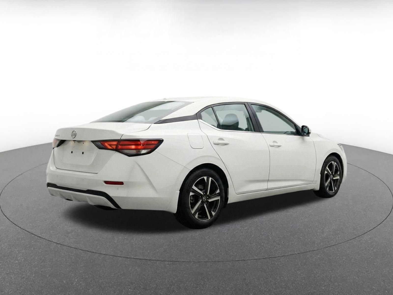 Used 2025 Nissan Sentra SV FWD image 8