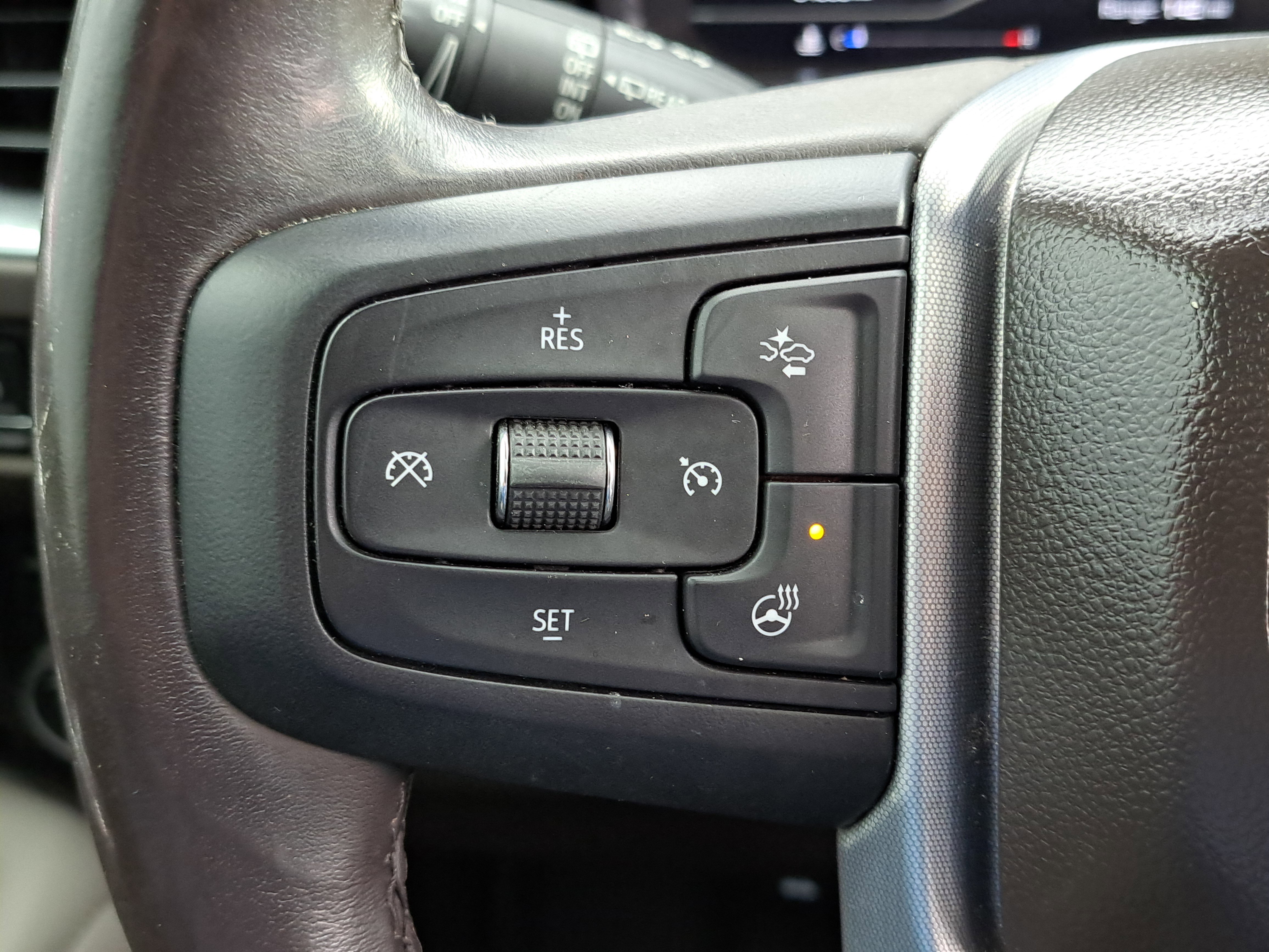 Used 2022 GMC Yukon XL SLT w/ SLT Luxury Package image 18