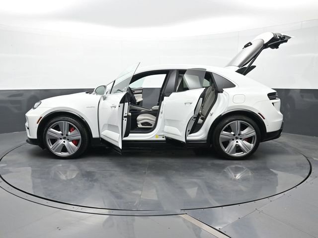 New 2026 Porsche Macan Turbo Electric AWD/4WD image 31