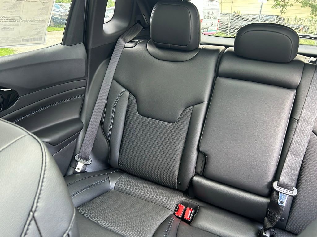 New 2025 Jeep Compass Latitude w/ Sun & Sound Group AWD/4WD image 14