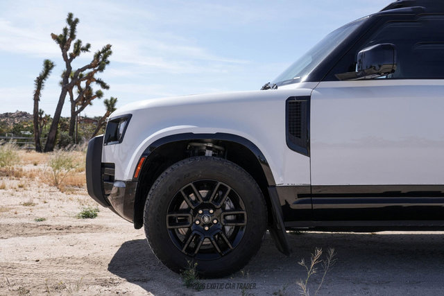 Used 2023 Land Rover Defender 90 X-Dynamic SE image 4