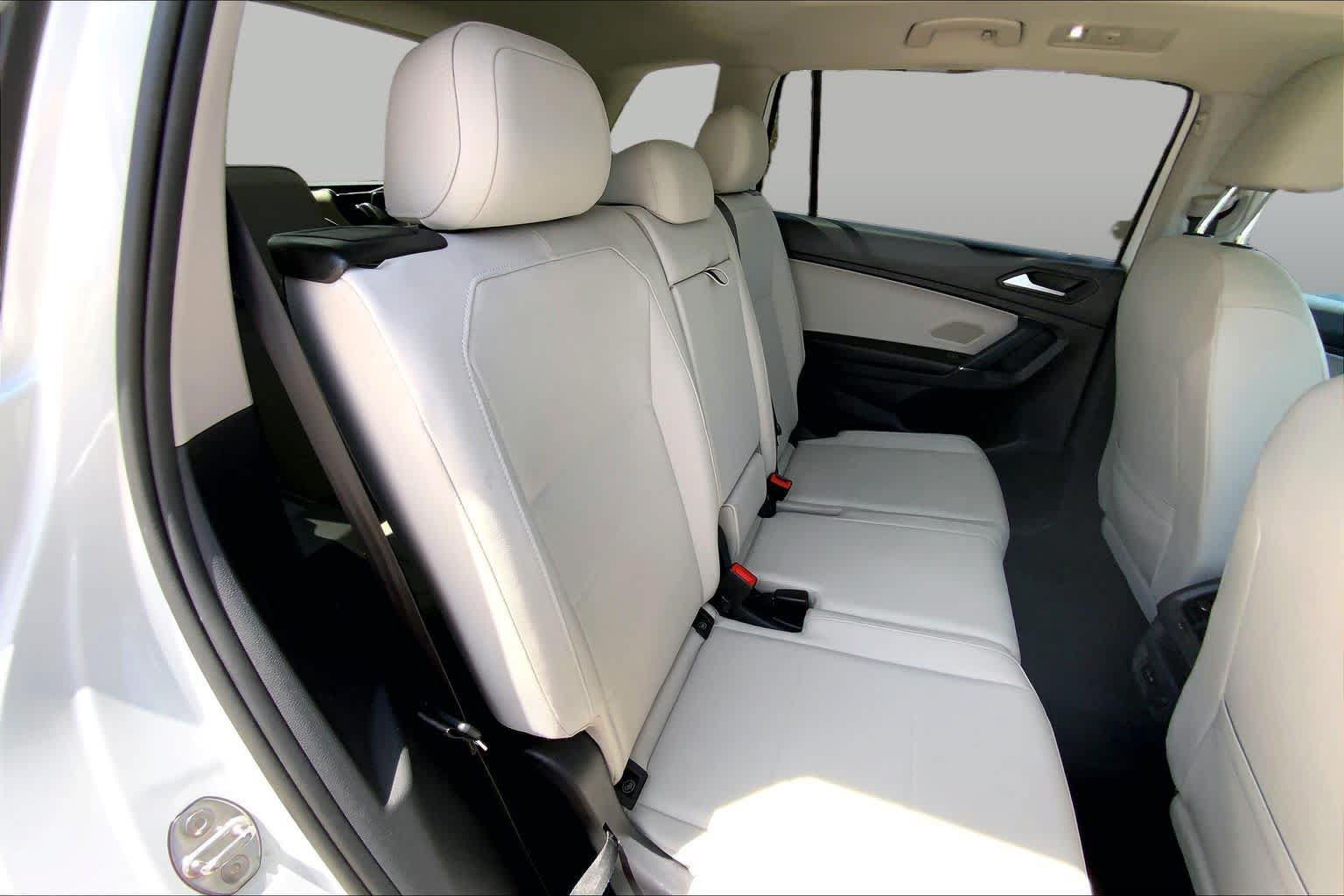 Used 2020 Volkswagen Tiguan SEL w/ 3rd Row Seat Package AWD/4WD image 18