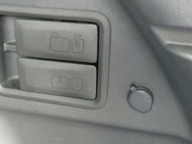 Used 2024 Chevrolet Equinox LT w/ LPO, Floor Liner Package FWD image 31
