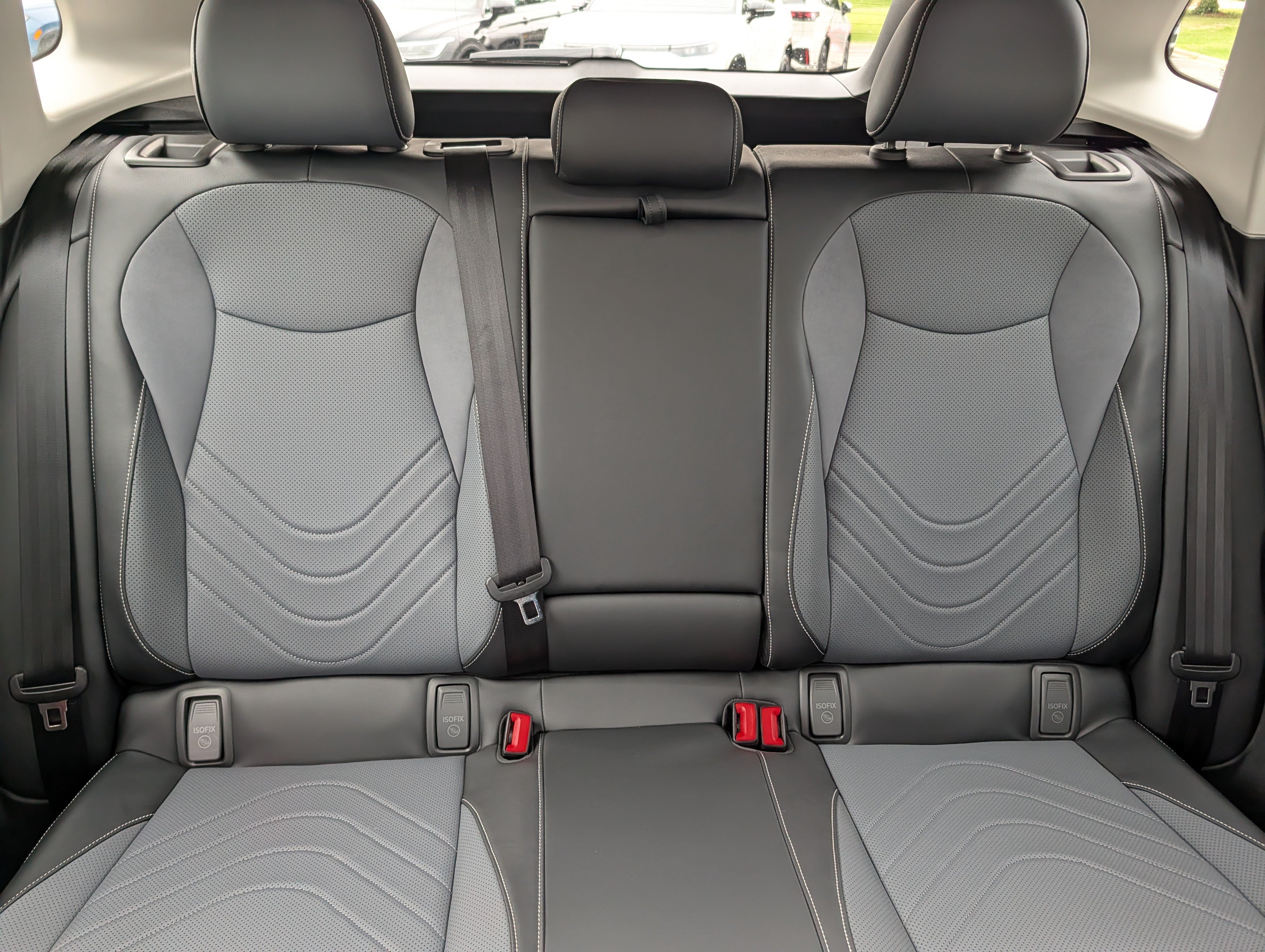 Used 2025 Volkswagen Tiguan SE AWD/4WD image 13