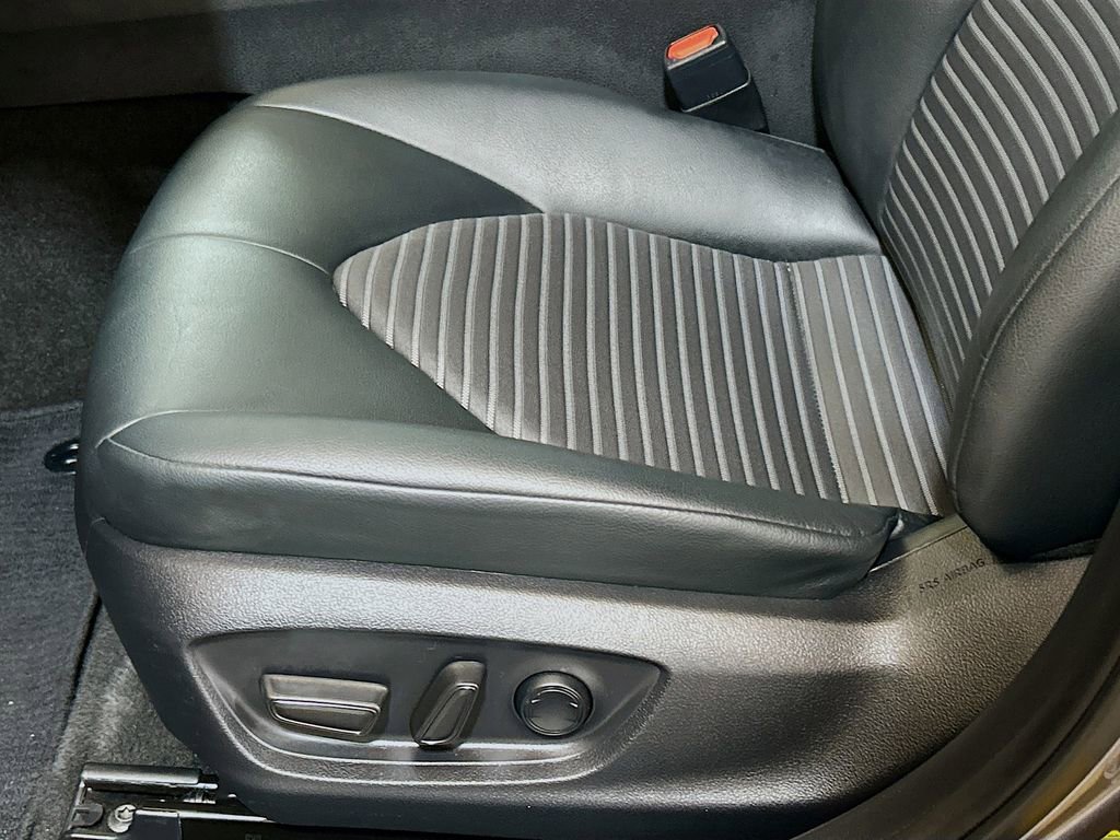 Used 2023 Toyota Camry SE FWD image 16