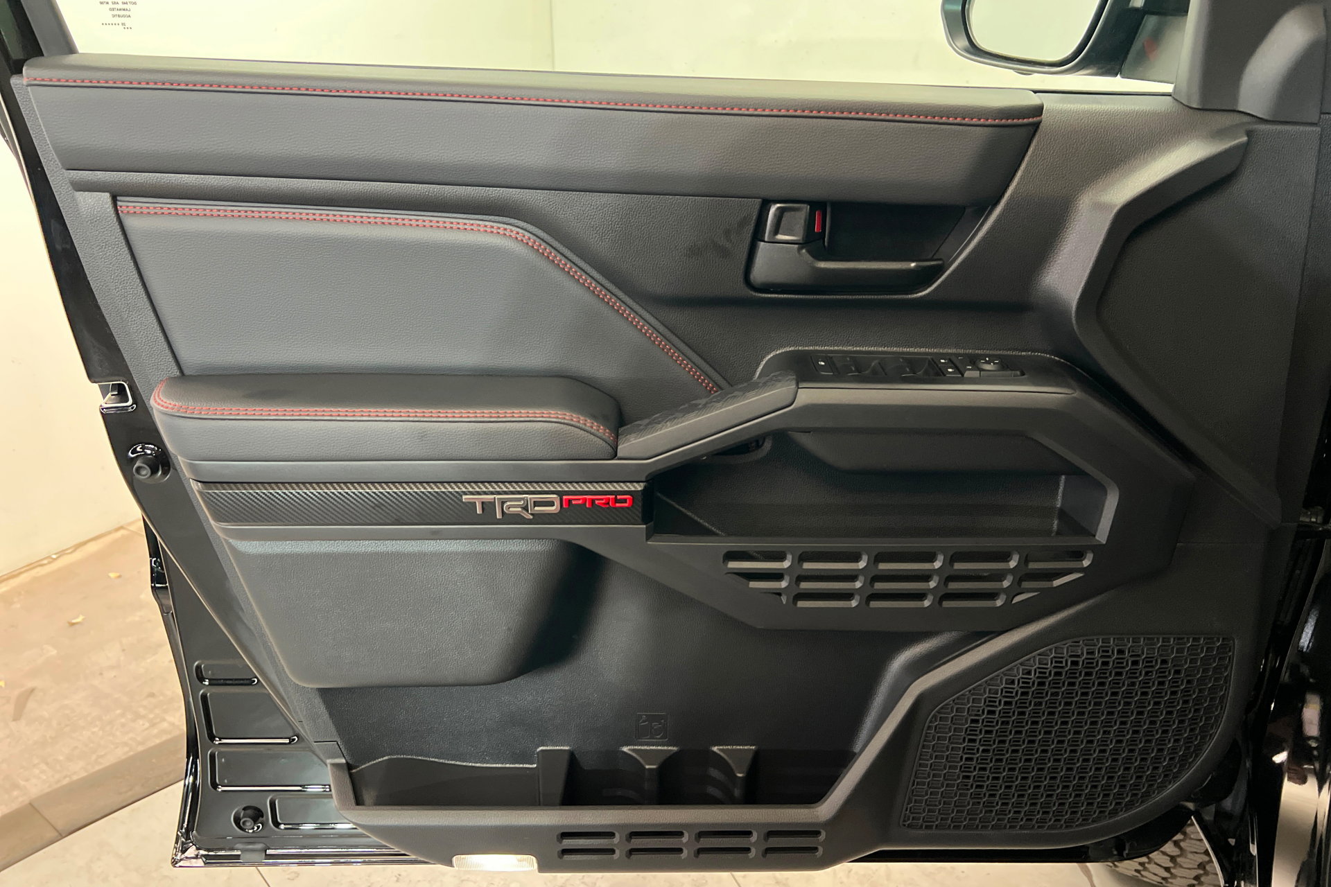Certified 2025 Toyota Tacoma TRD Off-Road AWD/4WD image 15