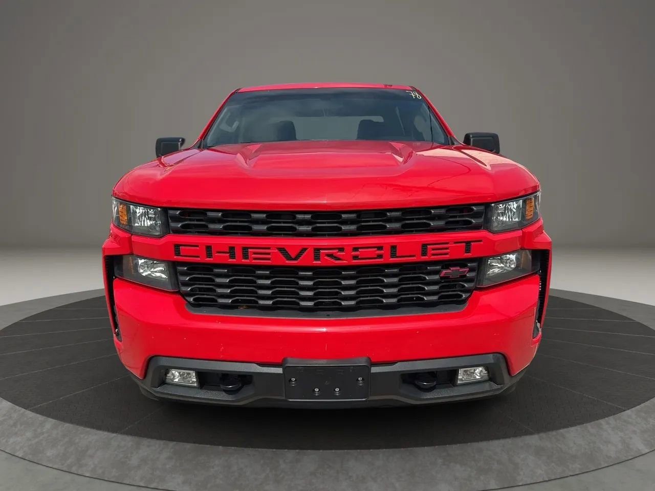 Used 2019 Chevrolet Silverado 1500 Custom w/ Custom Value Package AWD/4WD image 2