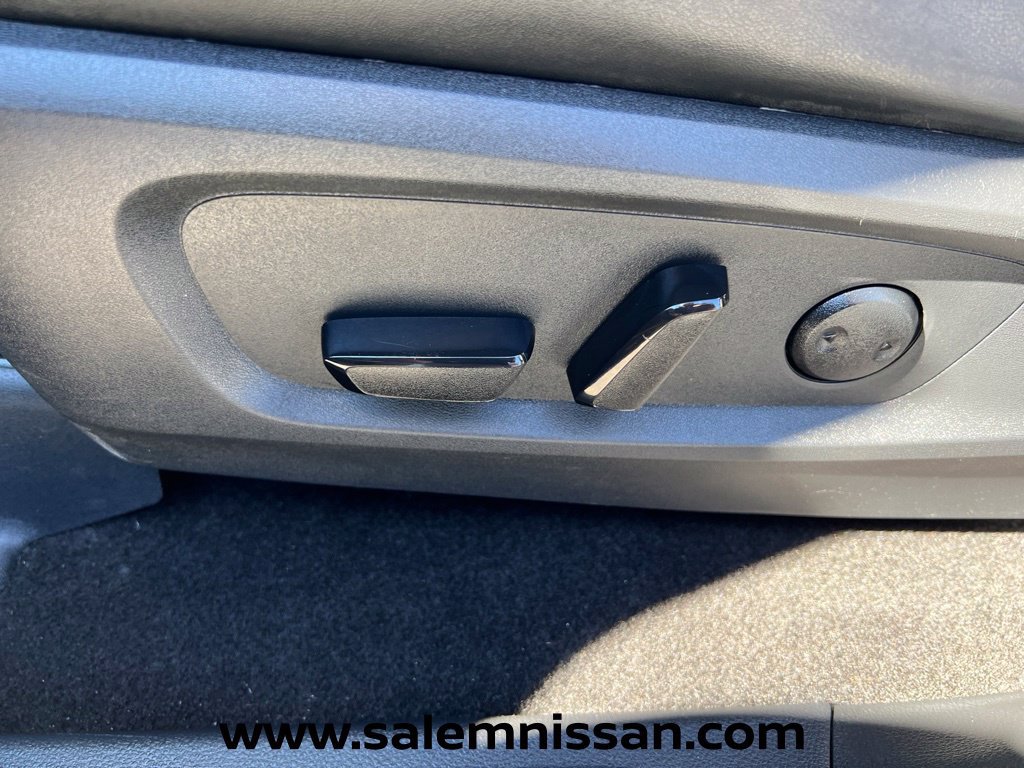 Used 2024 Nissan Pathfinder Platinum AWD/4WD image 15