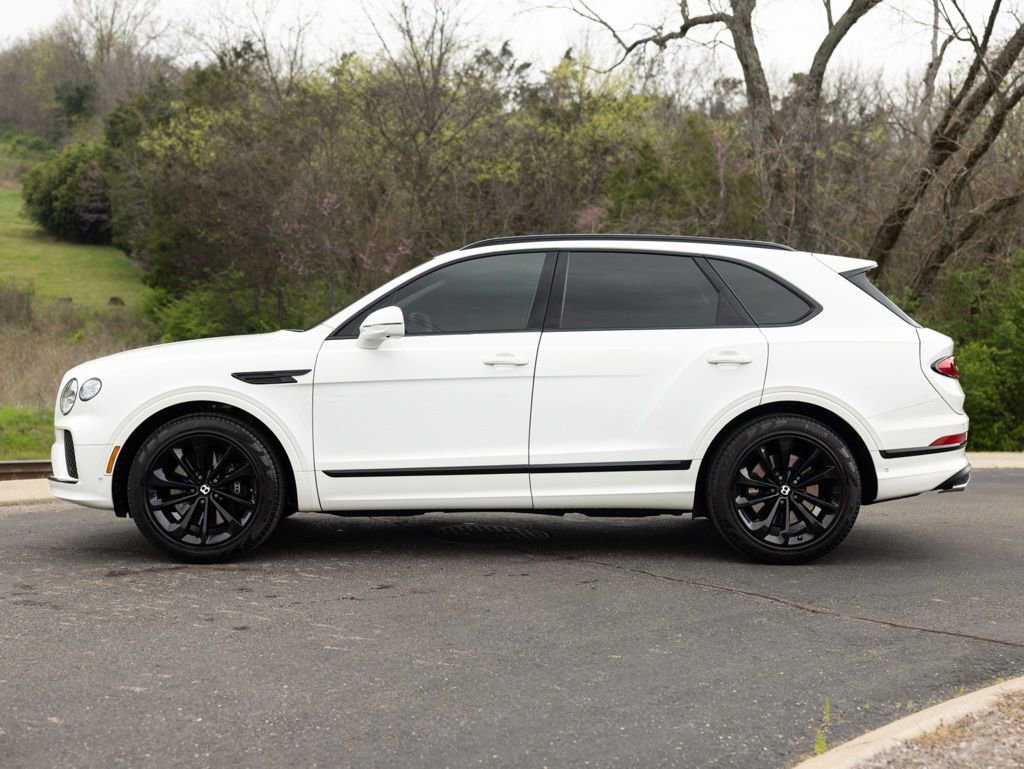 Used 2024 Bentley Bentayga image 5