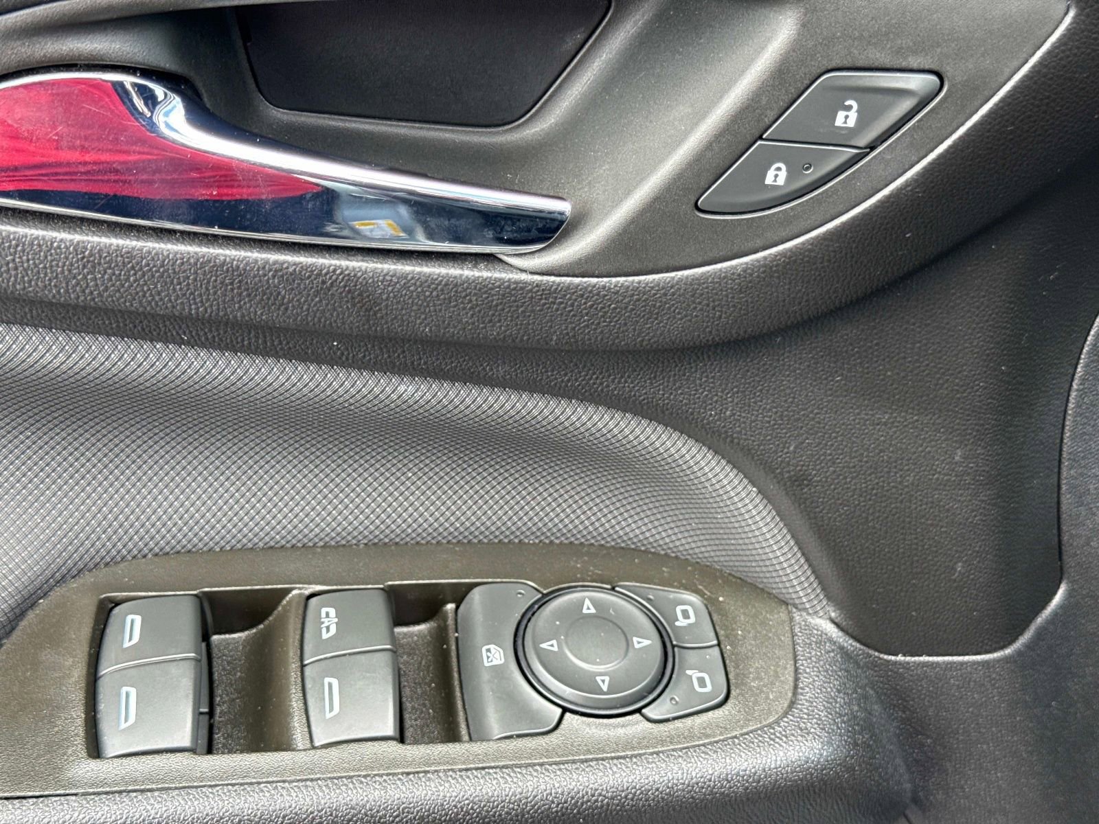 Used 2023 Chevrolet Equinox RS w/ RS Leather Package image 17