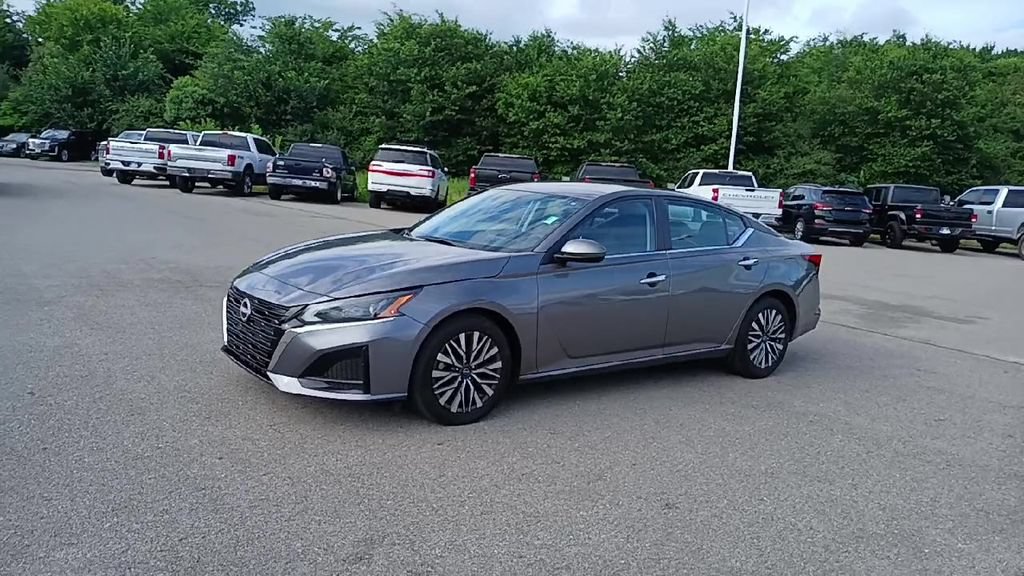 Used 2023 Nissan Altima 2.5 SV FWD image 4