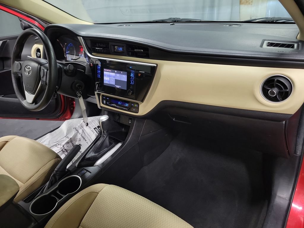 Used 2017 Toyota Corolla LE FWD image 29