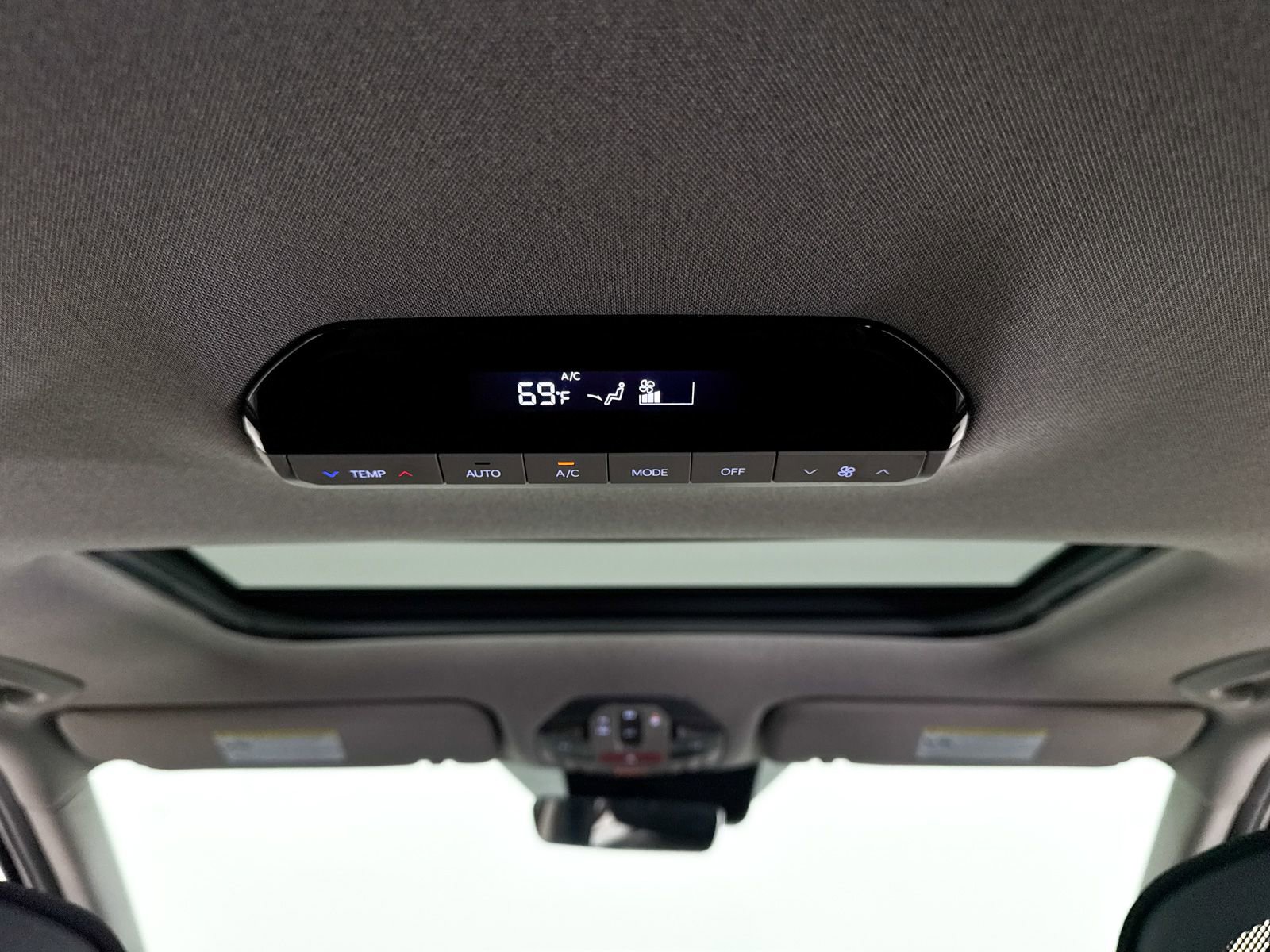 Used 2024 Kia EV9 Wind AWD/4WD image 30