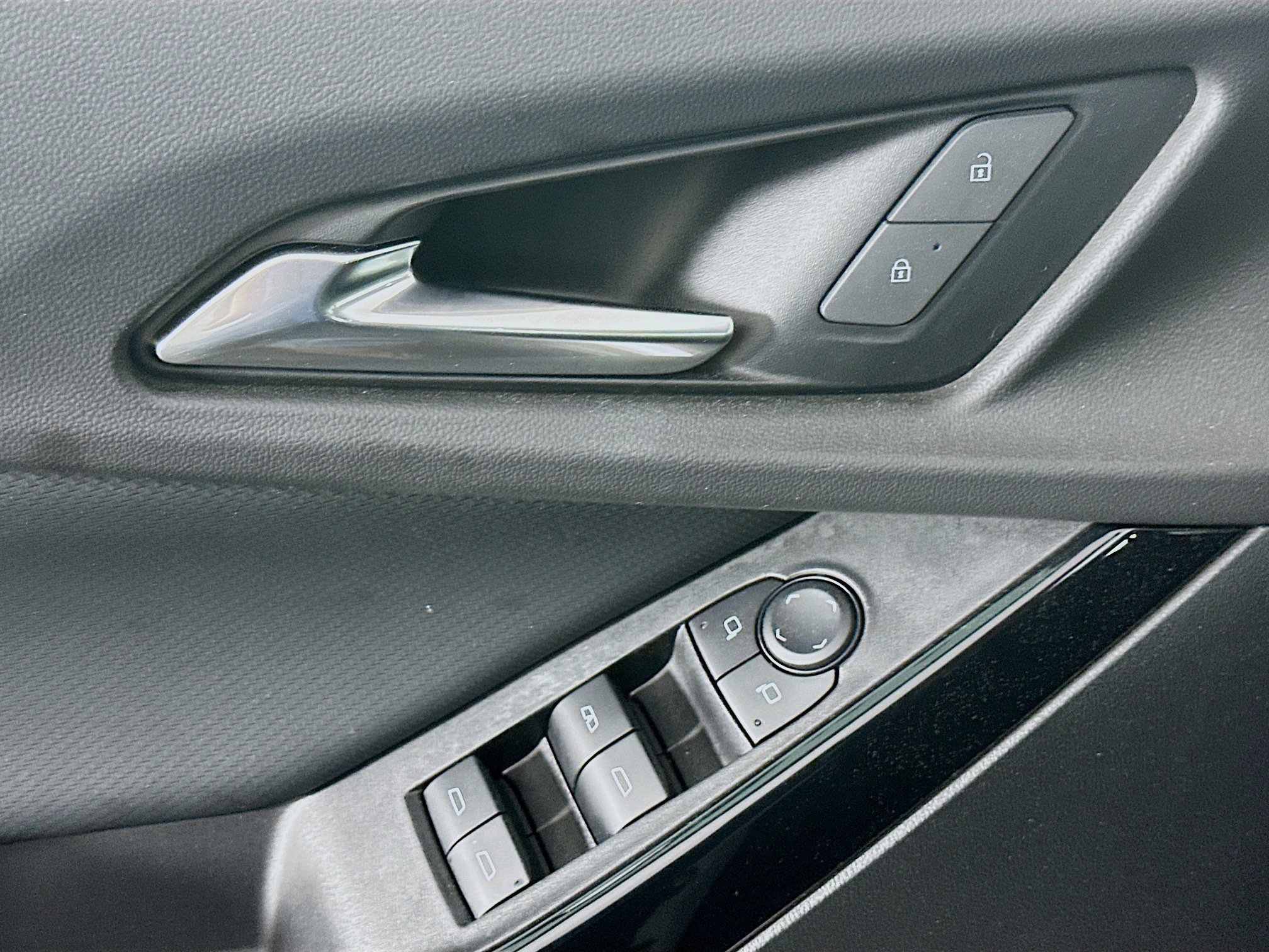 Used 2025 Chevrolet Equinox LT image 15