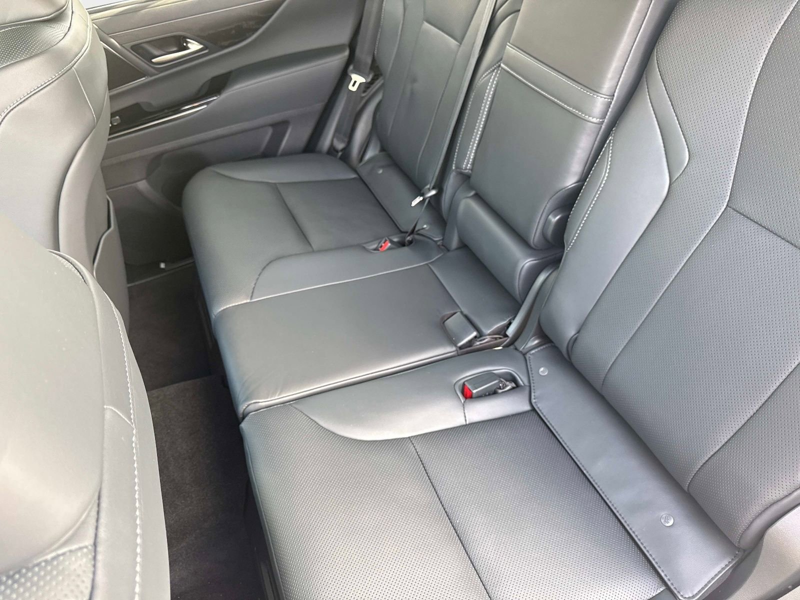 New 2026 Lexus LX 700h Luxury image 12