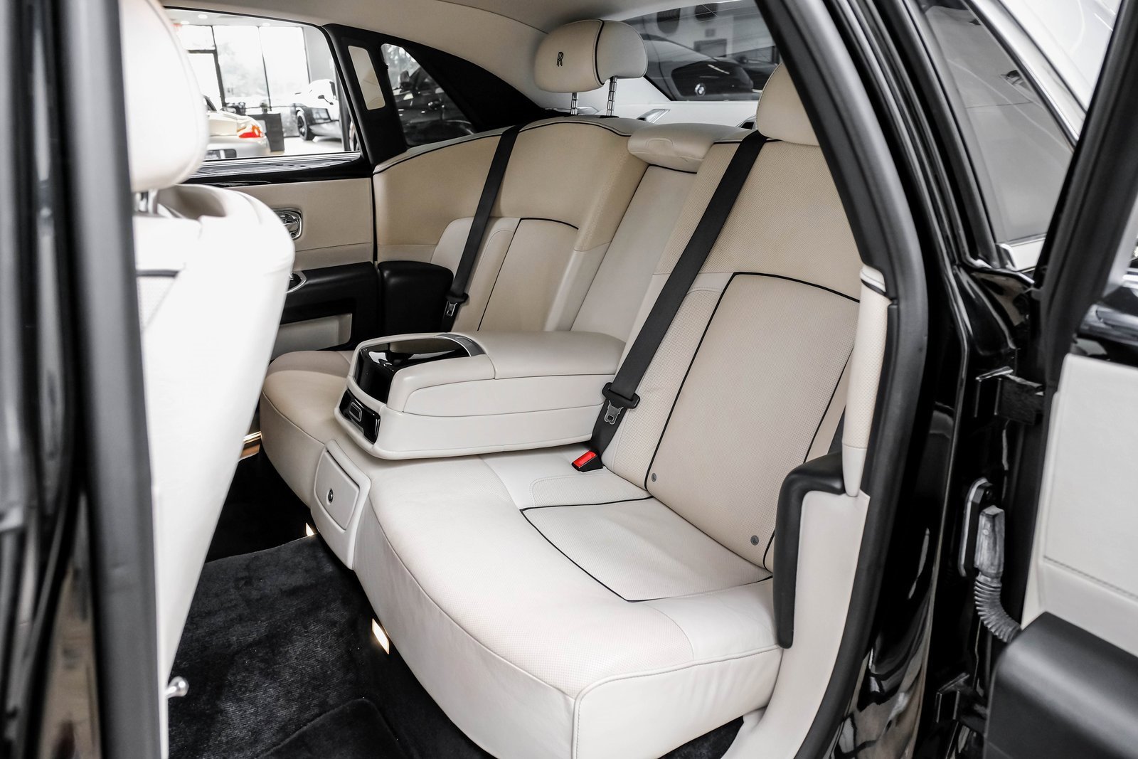 Used 2014 Rolls-Royce Ghost image 53