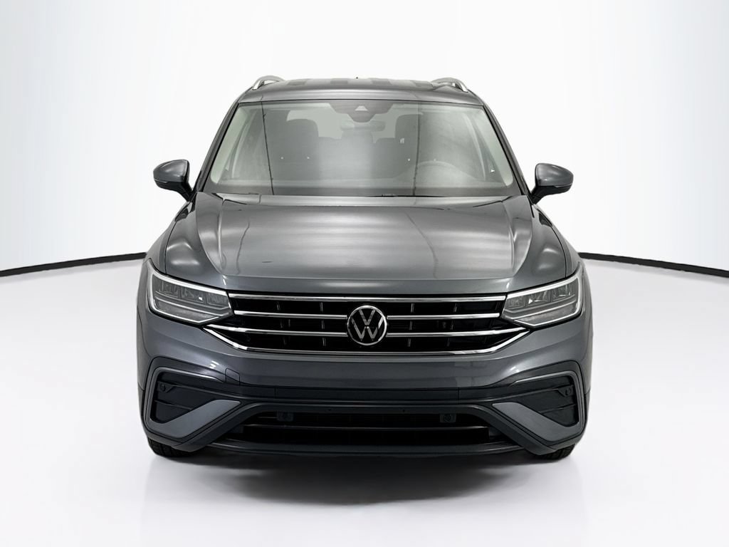 Used 2023 Volkswagen Tiguan SE FWD image 2