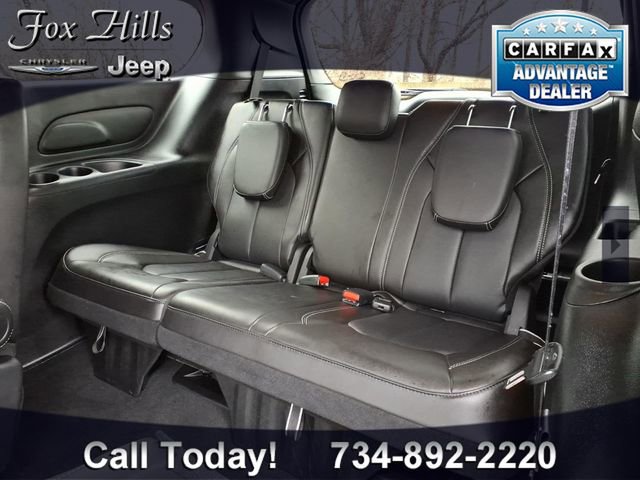 Used 2026 Chrysler Pacifica Select image 11