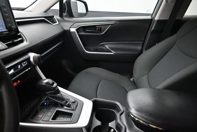 Used 2020 Toyota RAV4 LE FWD image 13