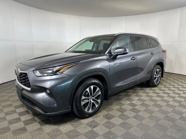 Used 2022 Toyota Highlander XLE image 7