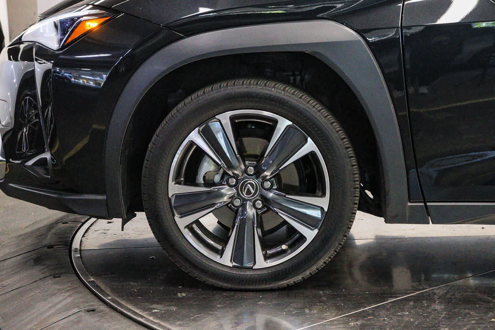 Certified 2023 Lexus UX 250h FWD w/ Accessory Package (Z2) image 9