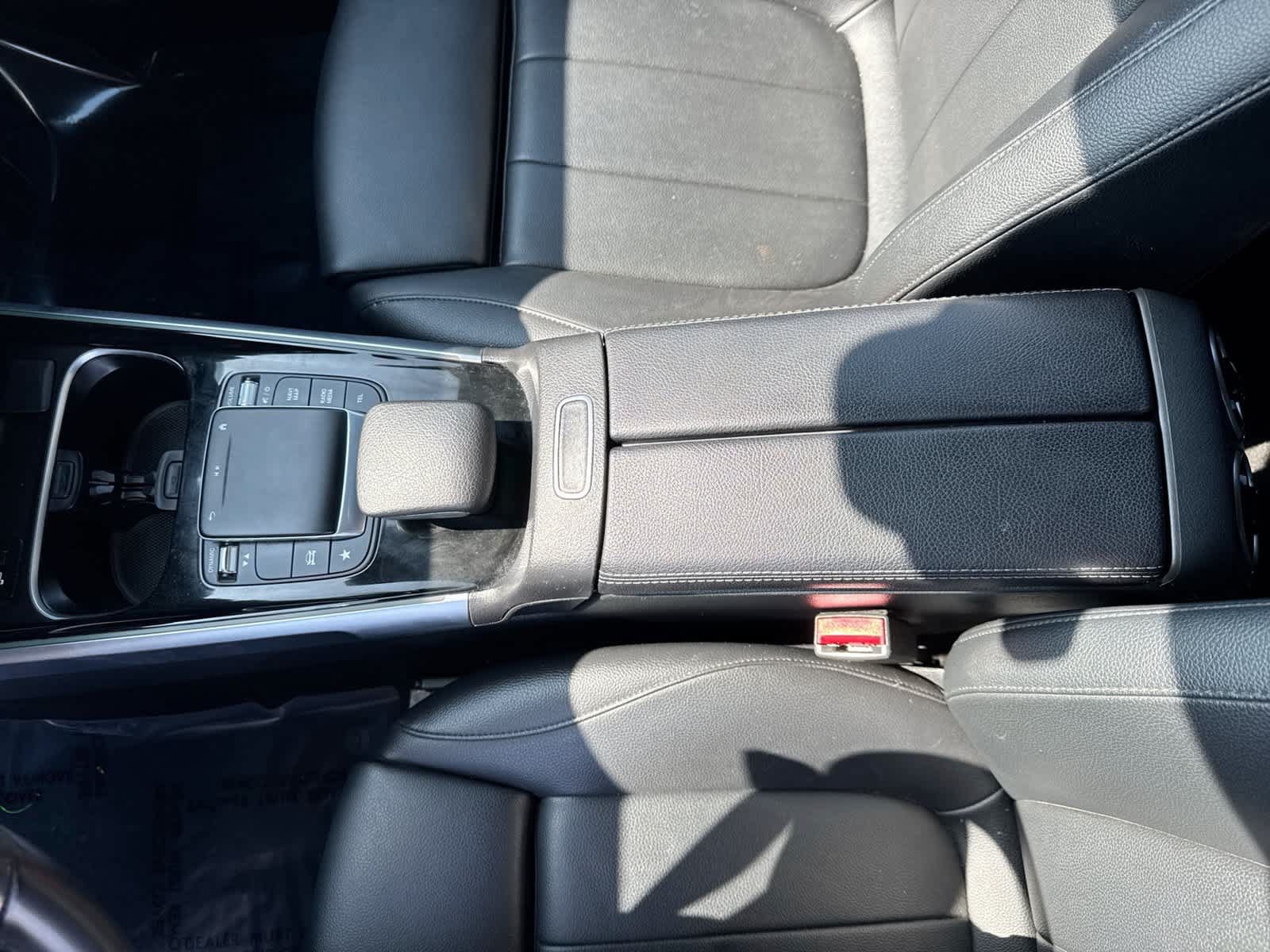 Used 2023 Mercedes-Benz GLB 250 w/ Premium Package image 34