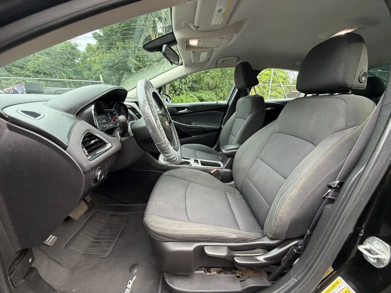Used 2017 Chevrolet Cruze LS FWD image 18