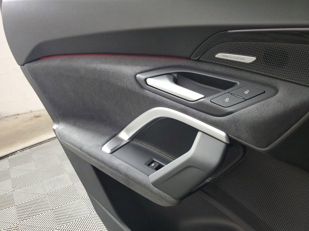 New 2025 Audi SQ5 Premium Plus AWD/4WD image 17