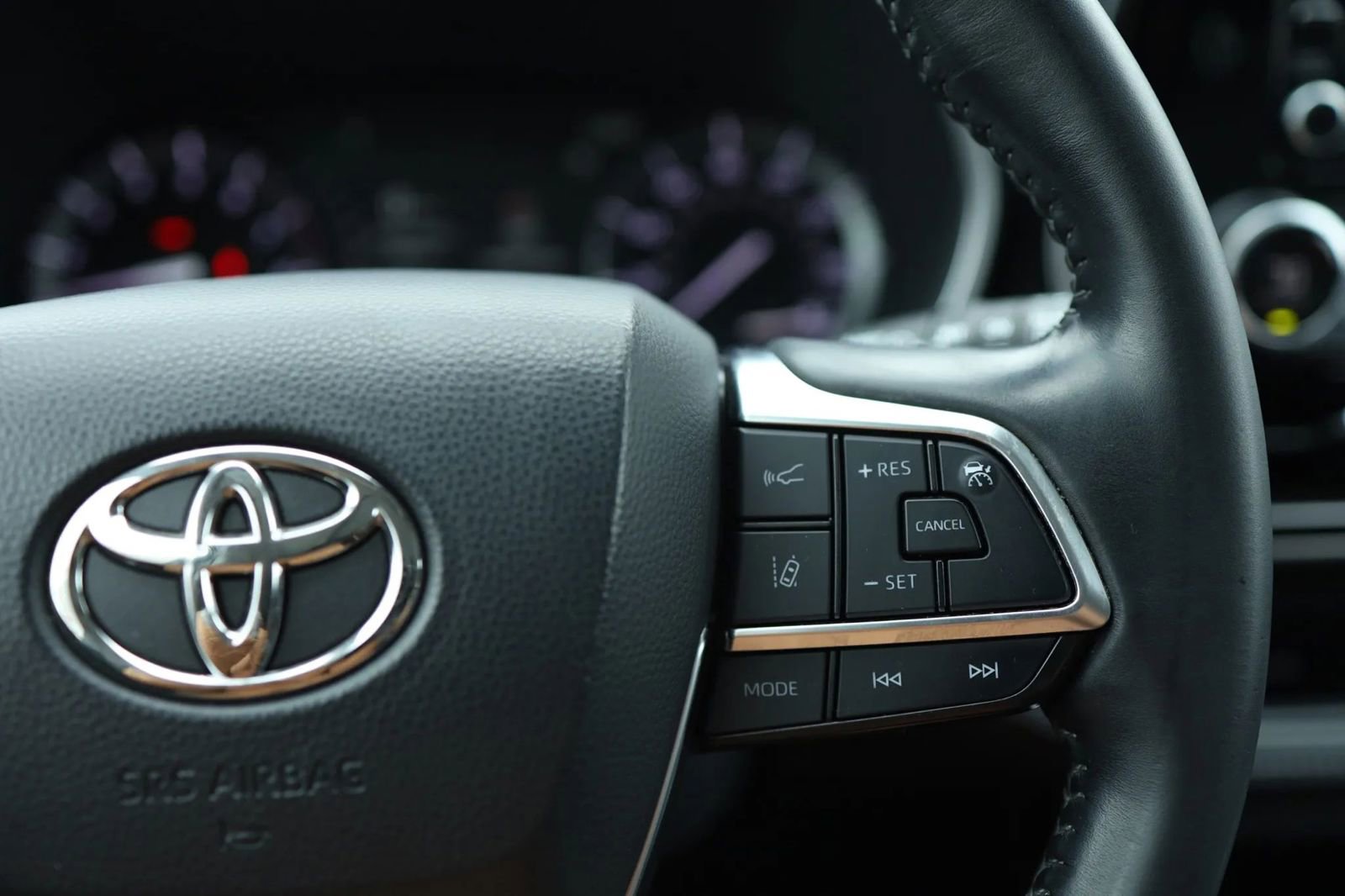Used 2021 Toyota Highlander XLE AWD/4WD image 21