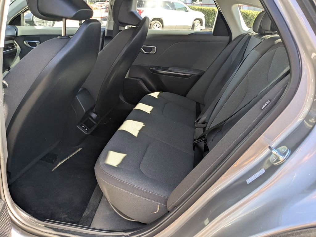 Used 2025 Kia K4 LXS image 28