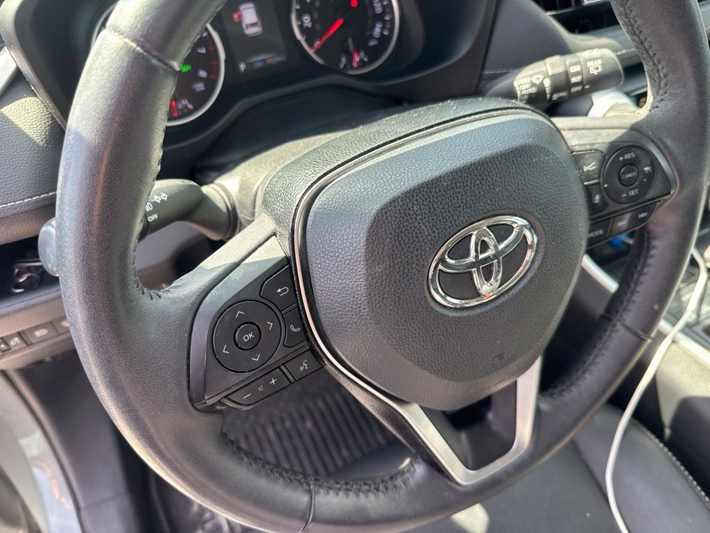 Used 2021 Toyota RAV4 XLE Premium AWD/4WD image 16