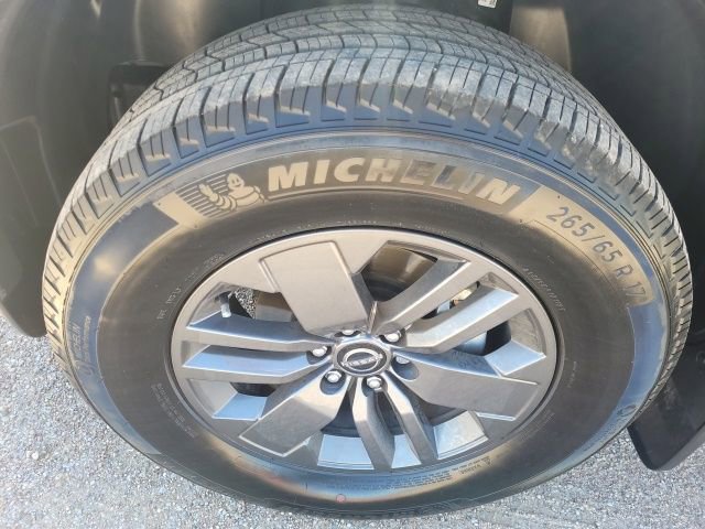 Used 2025 Nissan Frontier SV image 10